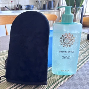 Bronza brun utan sol gel - Bronza bronzing gel, använd 1 gång 😊medföljer Bronza handske också använd 1 gång 