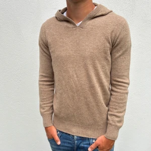 Kashmir hoodie - Beige Kashmir hoodie | Storlek S, passar S-XS | Modellen är 177cm lång | Bara testad, därför toppskick | Hör av dig vid frågor🌟