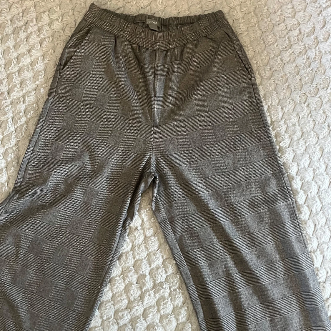 Rutiga kostymbyxor från Lindex - 3