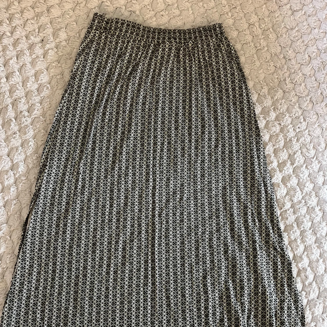 Svartvit långkjol från b.young - 1