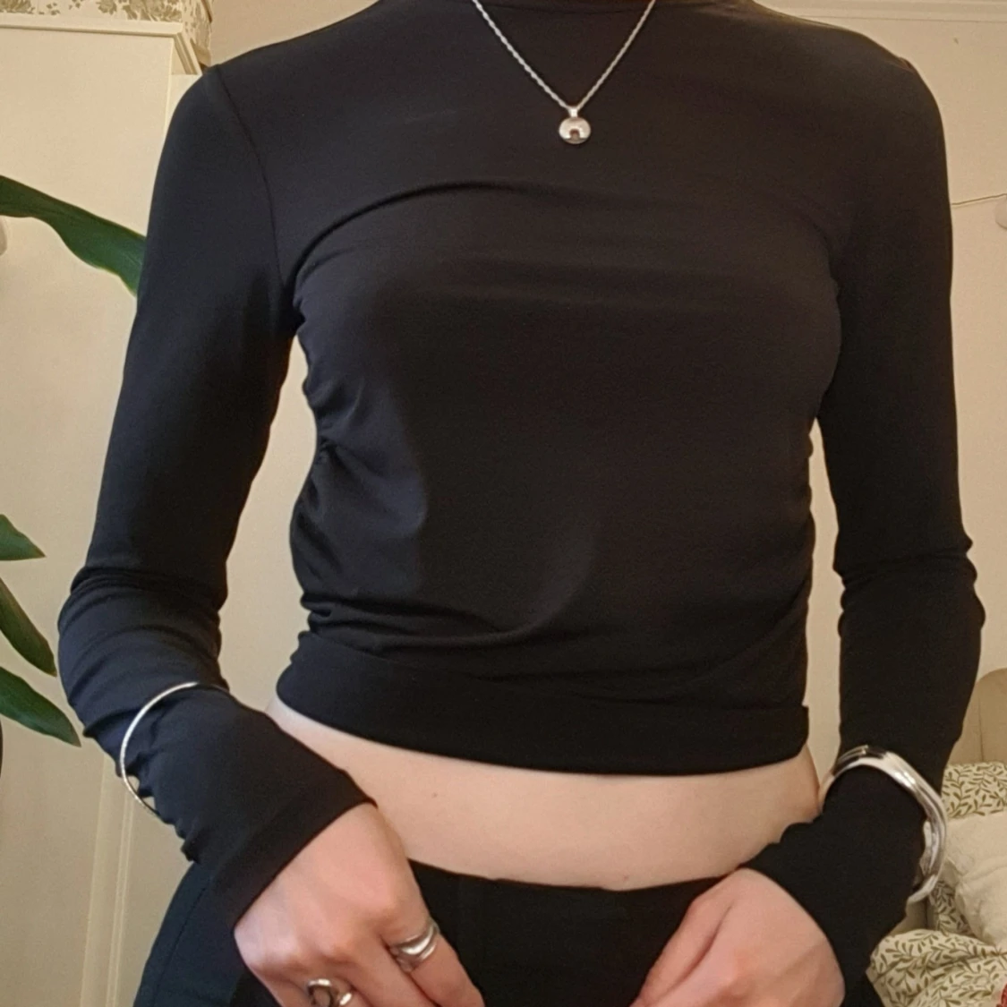 Svart långärmad topp med öppen rygg - 1