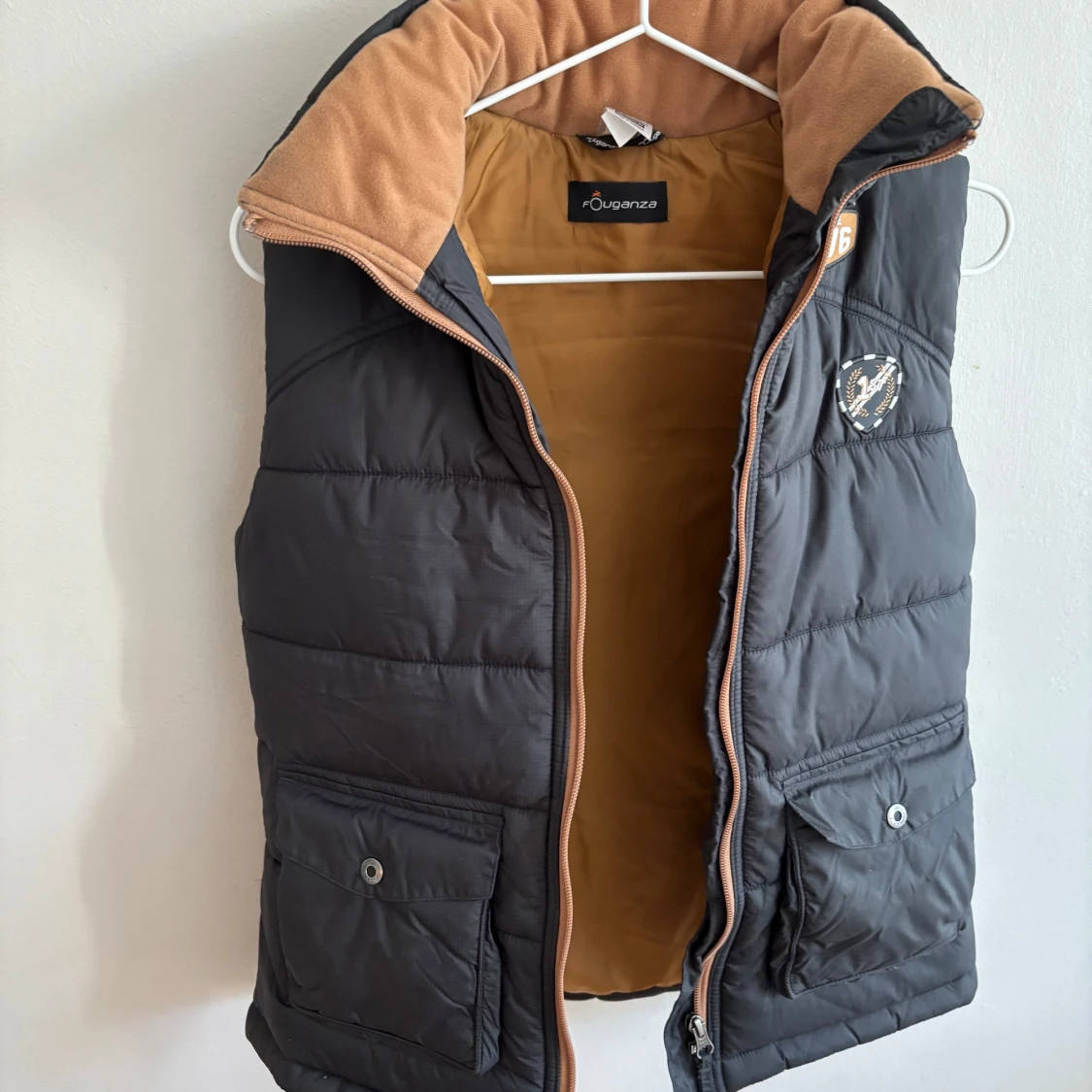 Svart dunväst från Fouganza, strl 12 år