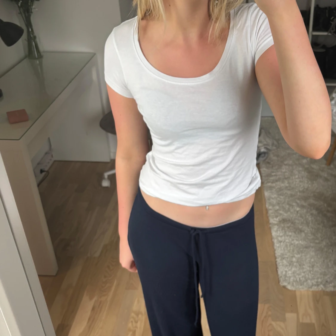 Vit croppad t-shirt med rund hals