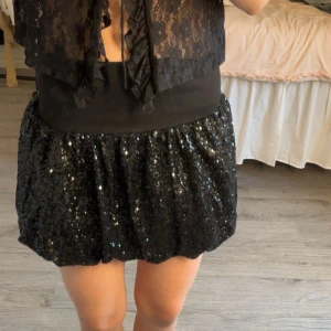 Glitter kjol  - Super söt glitter kjol ifrån mango