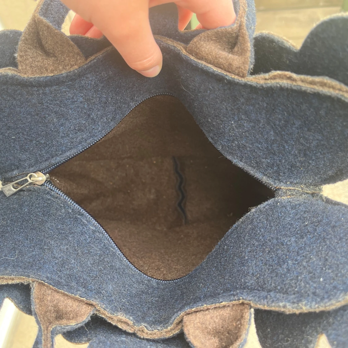 Blå handväska med blommor - 3