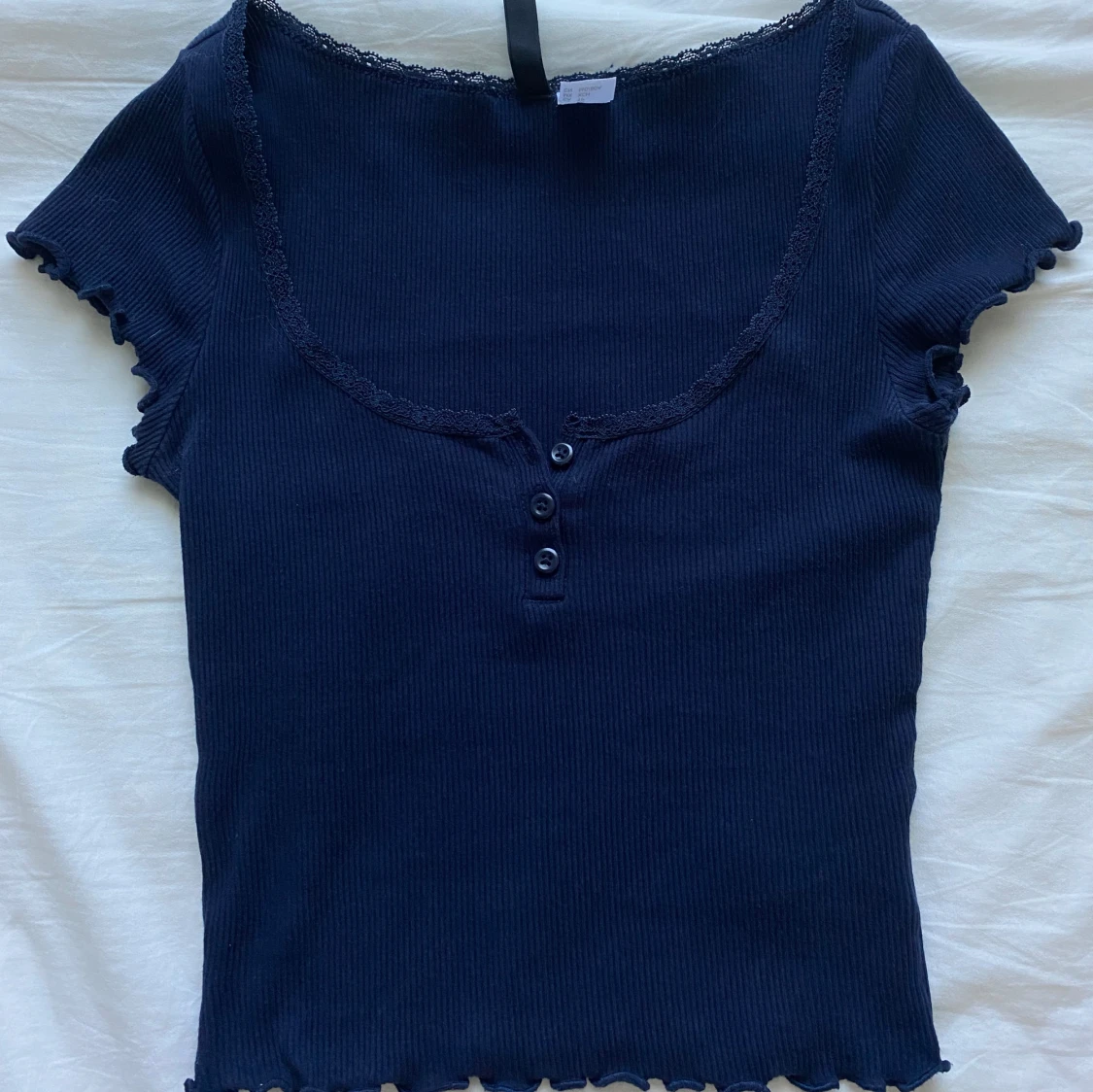 Marinblå ribbad topp