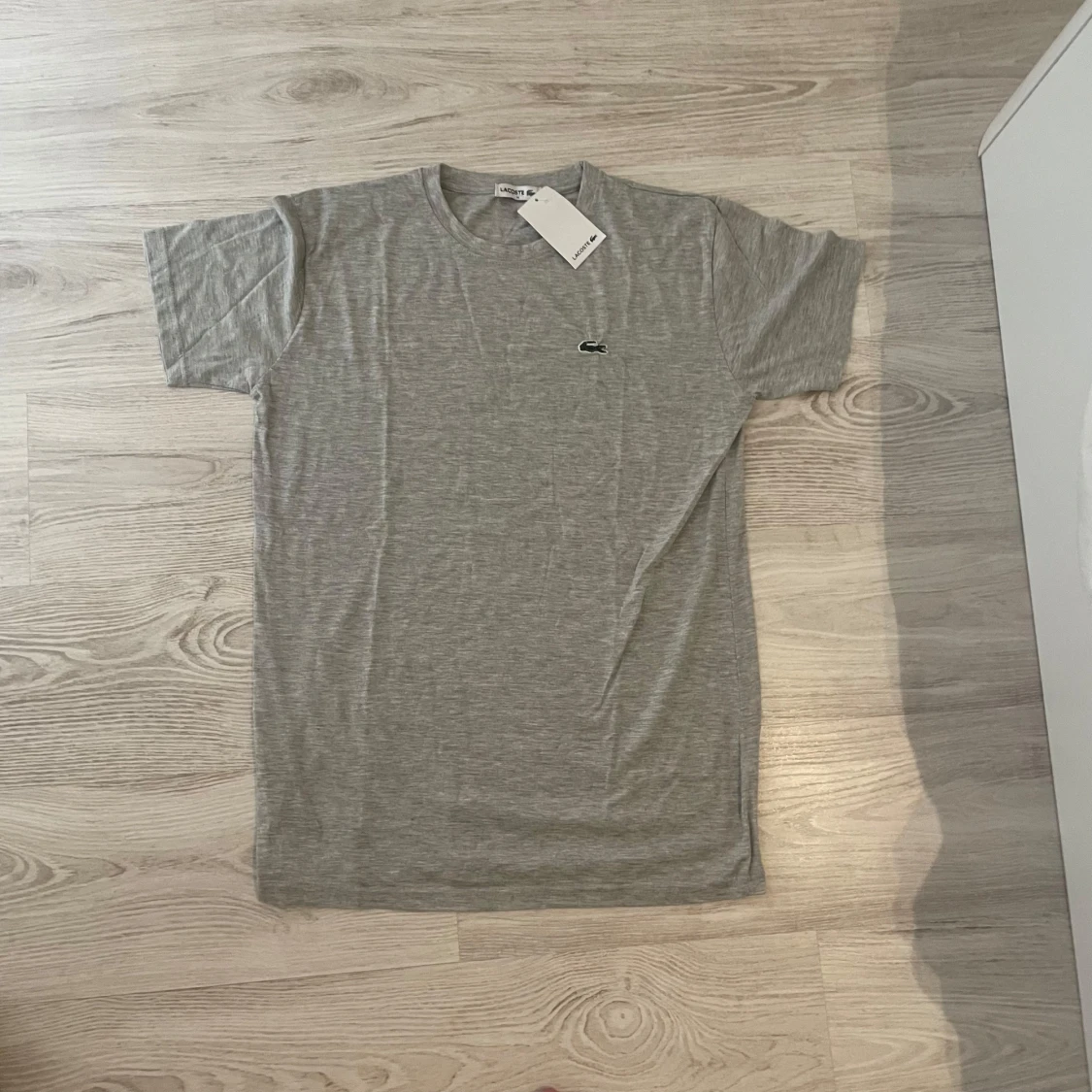 Grå t-shirt från Lacoste