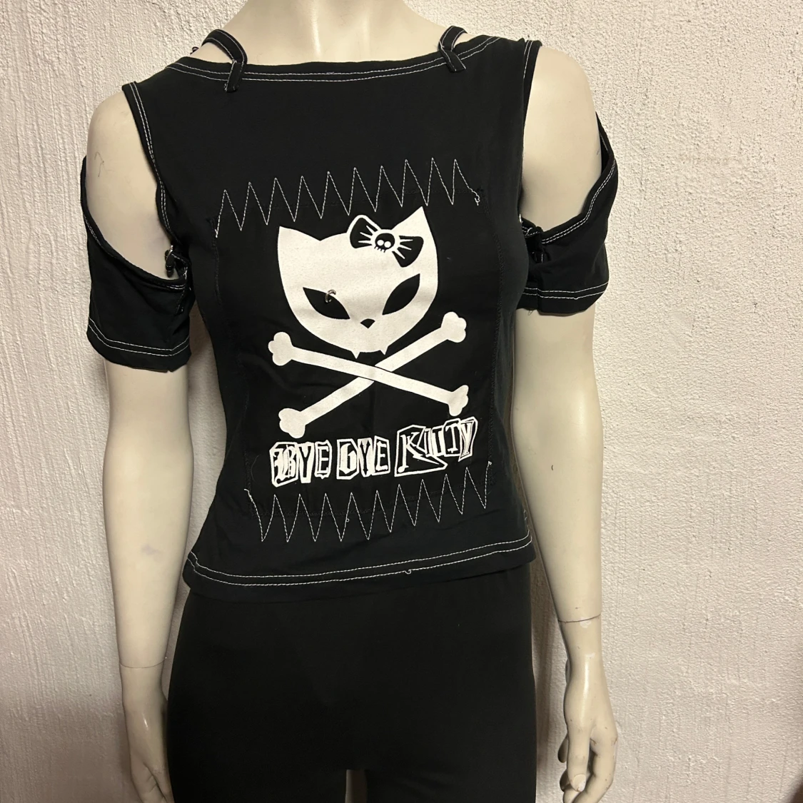 Topp bye bye Kitty från Poizen storlek S/M