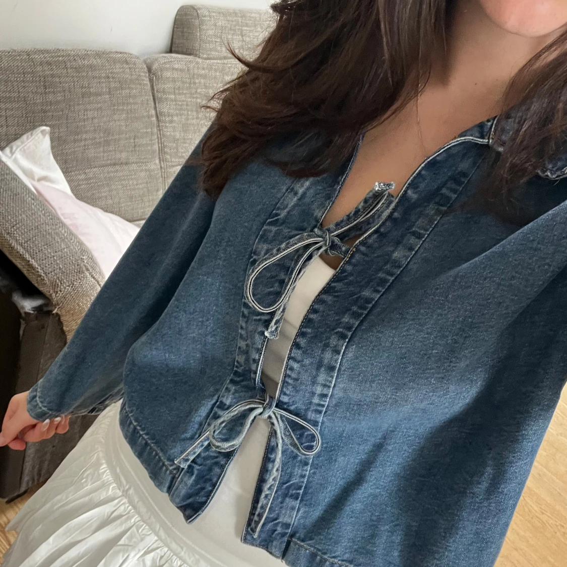 Blå jeansjacka med snörning - 2