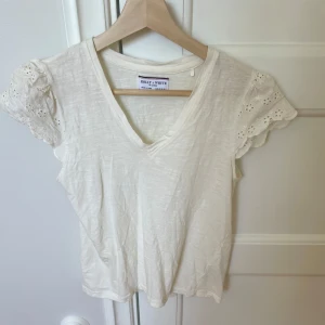 Vit blus  - Jättefin blus från Lindex kollektion Holly & White. Storlek XS🥰❤️