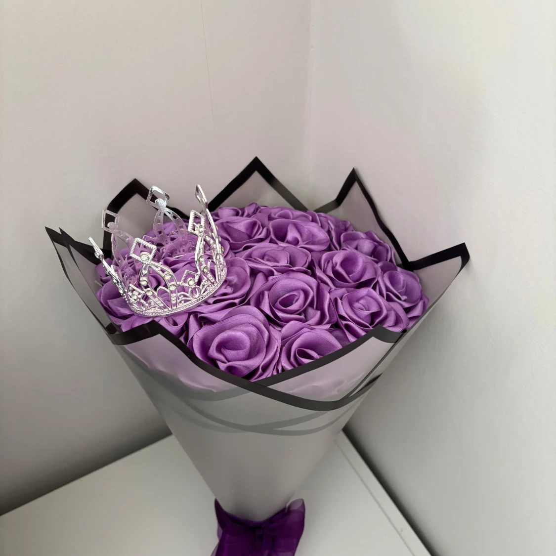 Lila evighetsbukett med silvrig krona - 1