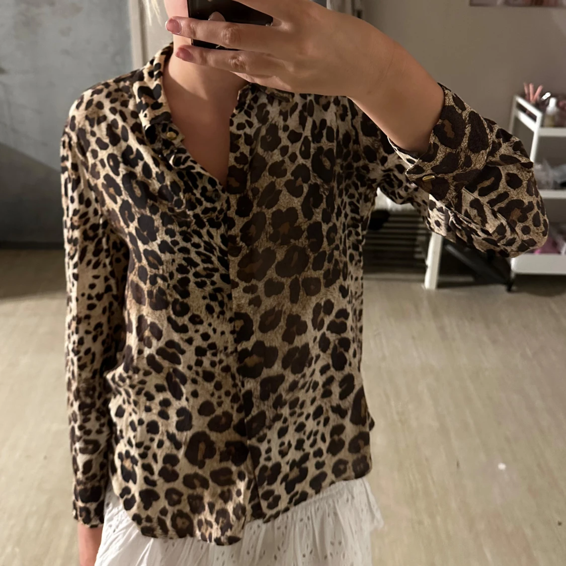 Leopardmönstrad skjorta med knappar - 1