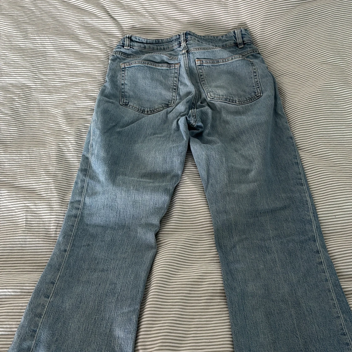 Ljusblå bootcut jeans från H&M - 3