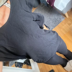 Svart blus - Jätte fin svart blus från Lindex. Nästan aldrig använd. Skriv vid frågor 💕