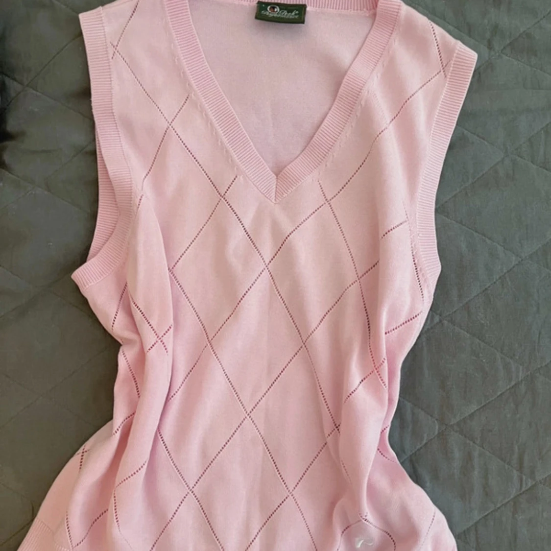 Rosa stickad väst från Peak Performance