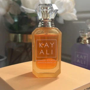 Kayali Marrakesh Orange Blossom - 10ml, använd en sprej, tyvärr passade doften inte mig, kartong finns till💖