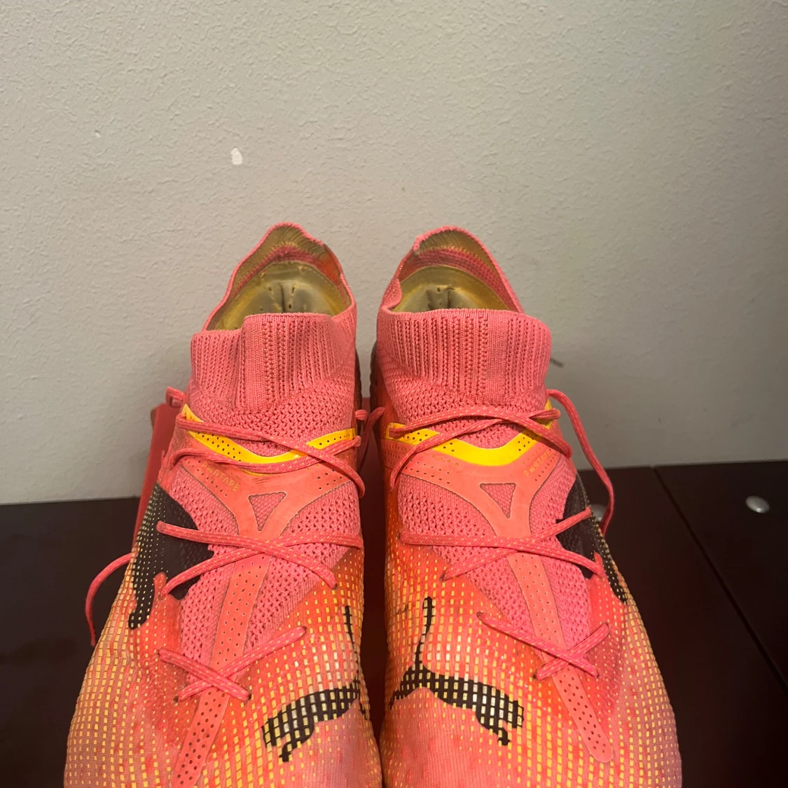 Puma rosa fotbollsskor med snörning - 2