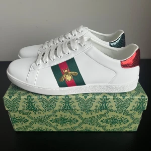 Gucci skor - Väldigt feta och nästan oanvända gucci skor! Perfekt för sommar, höst och vår! SKICK 9/10 