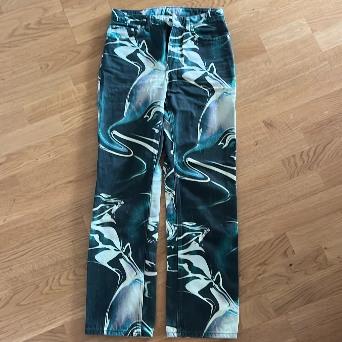 Weekday Voyager swirl-mönstrade jeans