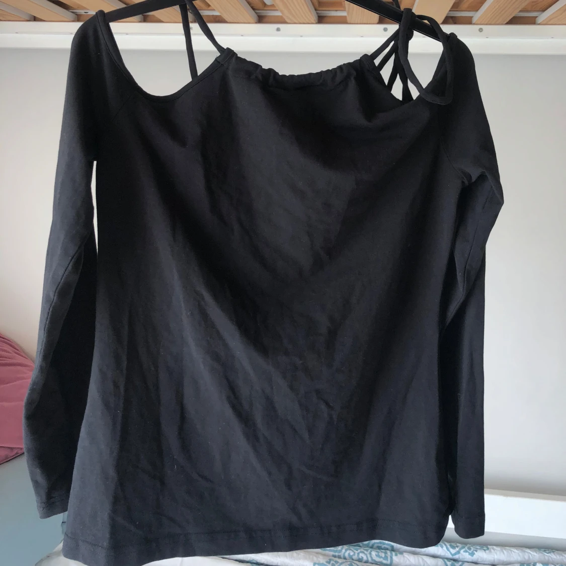 Svart långärmad topp Weekday cut out - 1