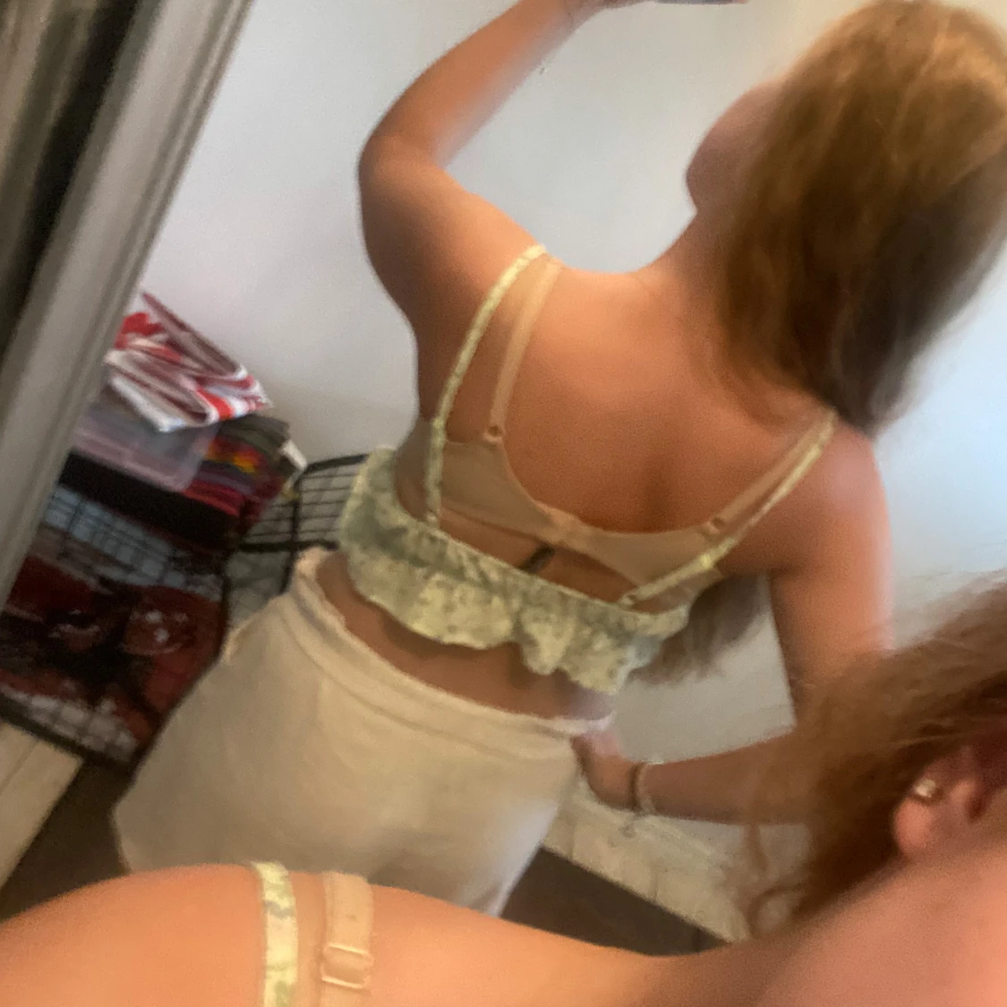 Blommig volang-linnetopp i pastell - 1