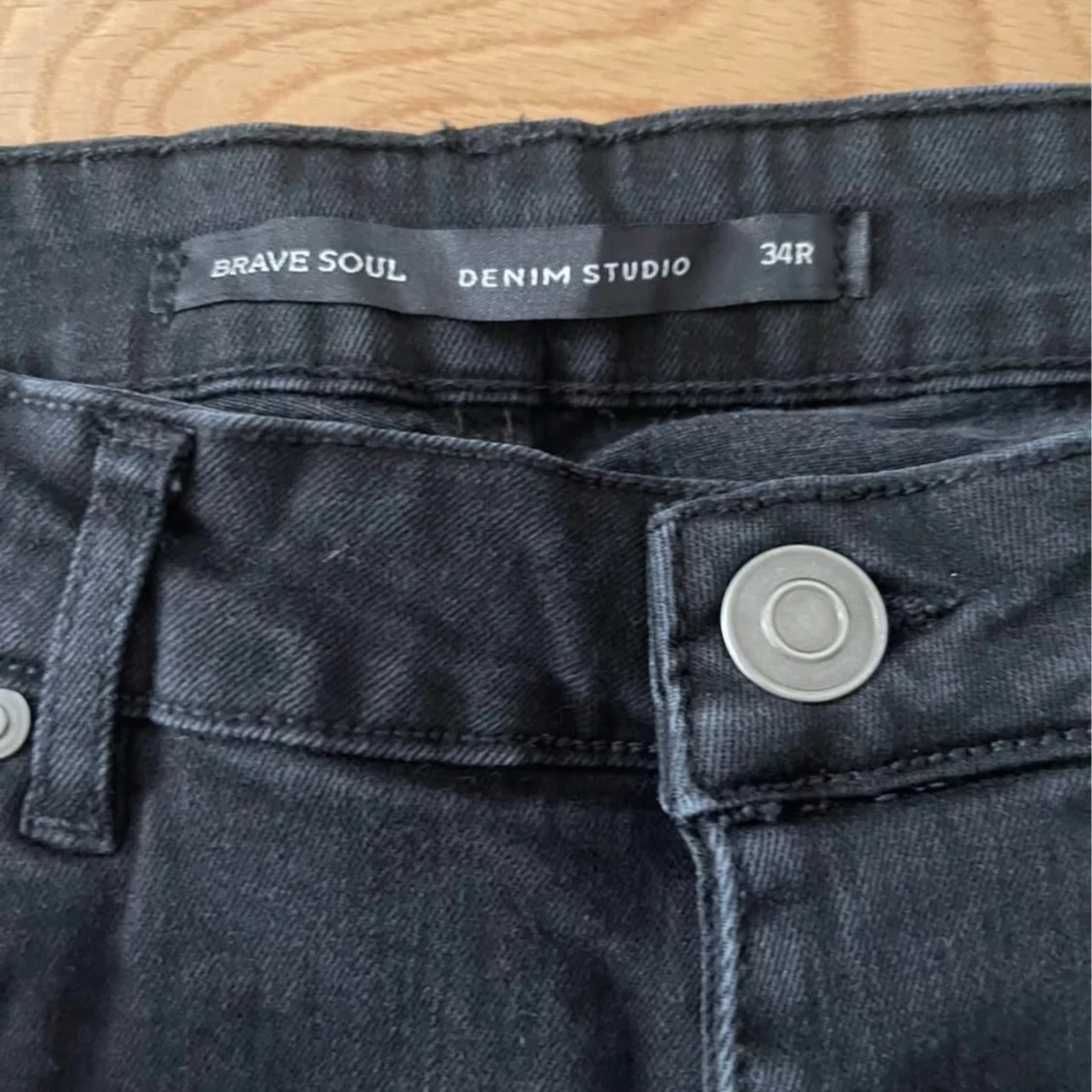 Svarta jeans från Brave Soul med rutdetalj - 1