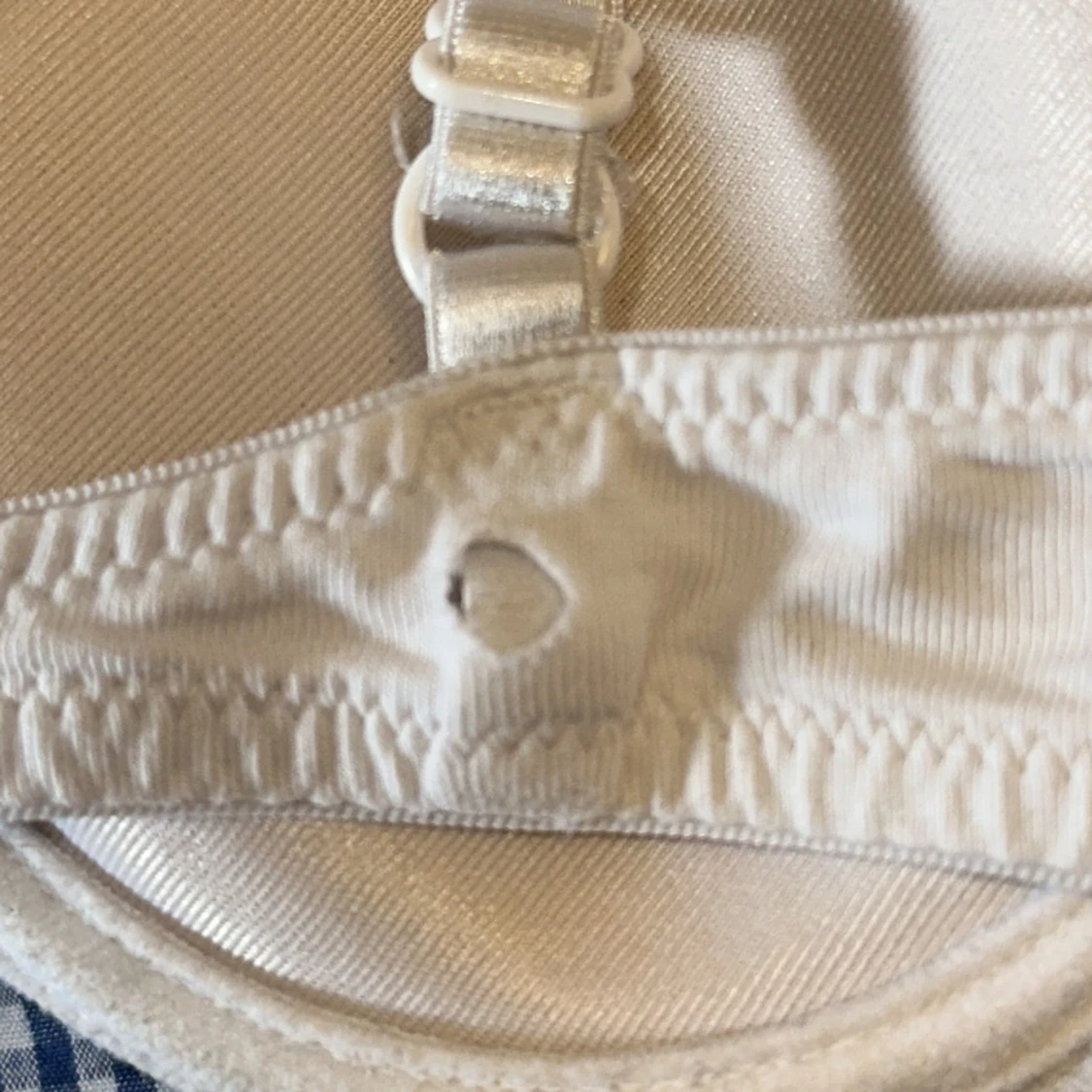 Vit vadderad bh med rosett - 2