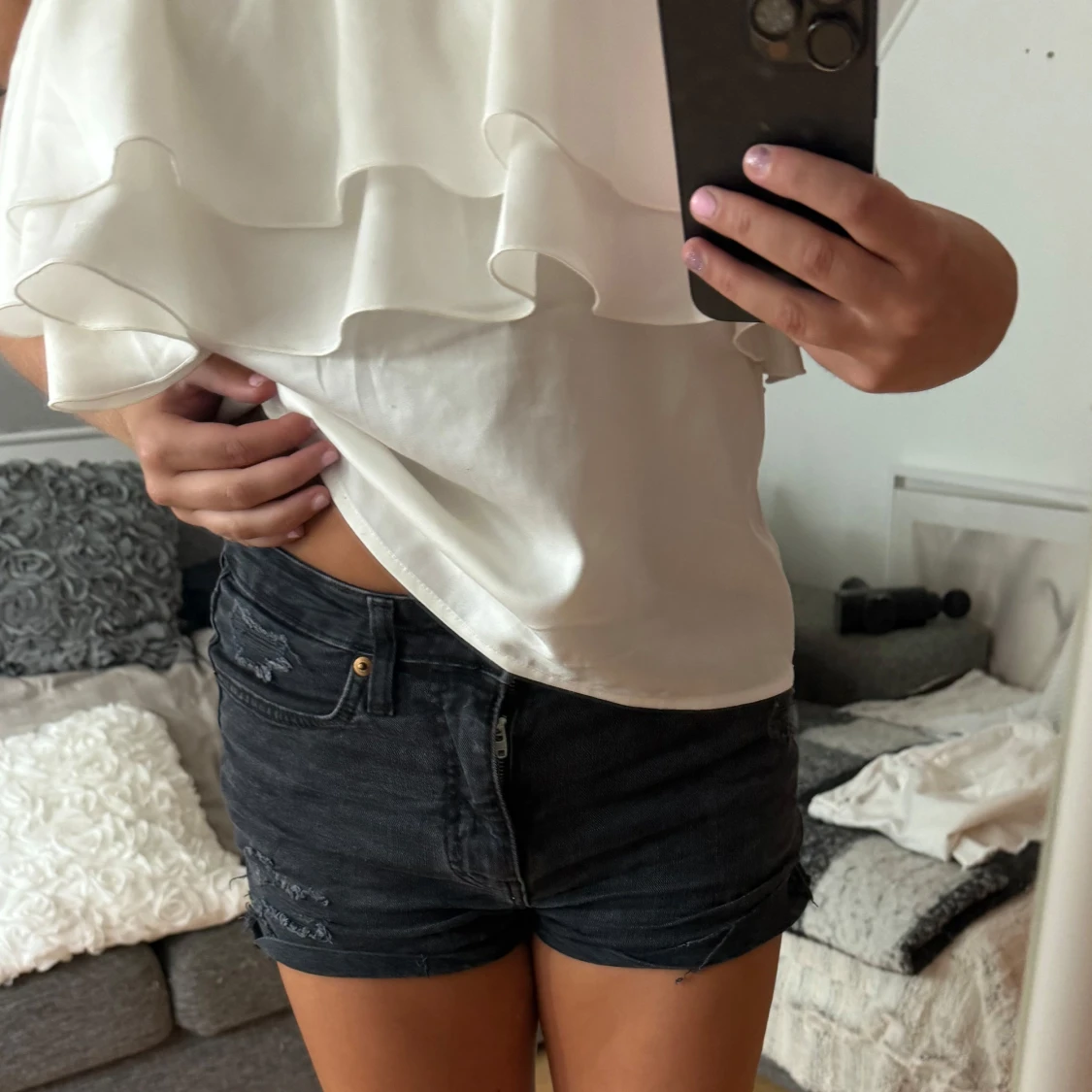 Svarta jeansshorts från H&M, strl 36 - 2