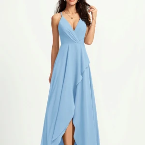 Ljusblå långklänning med omlott - •Elegant ljusblå långklänning med omlott-design och v-ringad hals. Materialet chiffong vilket ger en lyxig känsla! Klänningen har smala axelband och en asymmetrisk nederdel. Dragkedja i ryggen och sydd utefter mått, kan fixa mer och bättre bilder samt specifika mått vid önskemål!                                             •Perfekt för balen! Använd 2 gng, kan kemtvättas om det önskas! Kan gå ner i pris vid snabb affär!