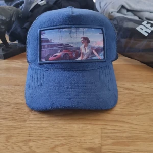 Revenite keps som aldrig kommer till baka är i fräsch skick och påsen kommer med - Revenite Keps som aldrig till baka är i fräsch skick och påsen kommer med. 