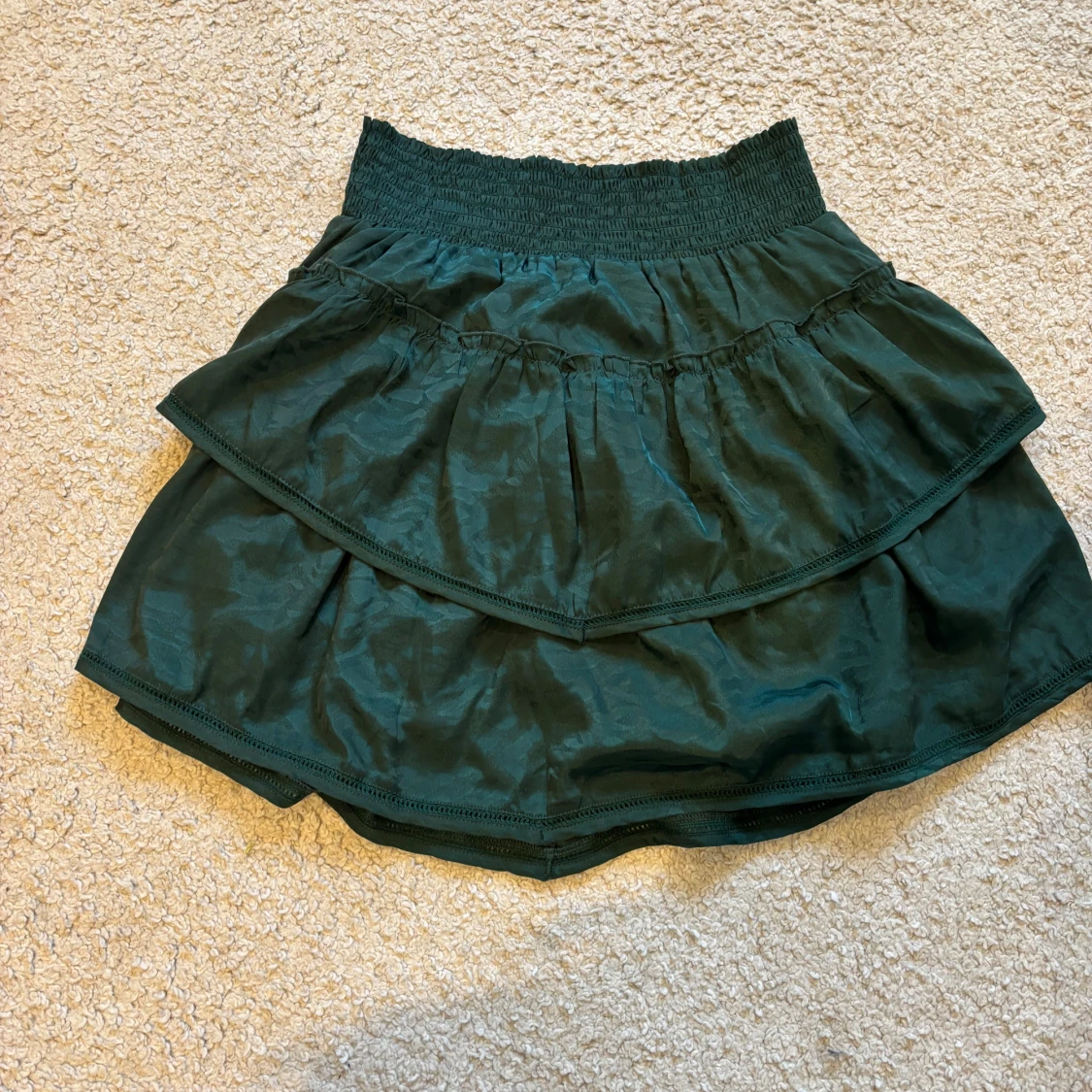 Grön kjol med volanger - 2