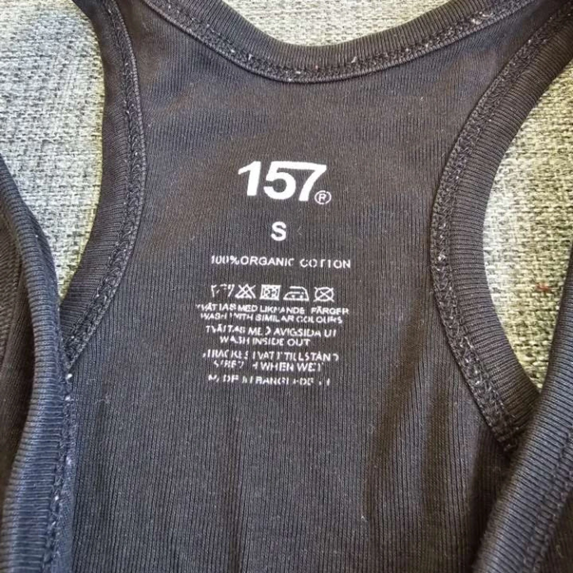 Svart linnetopp från 157 - 1