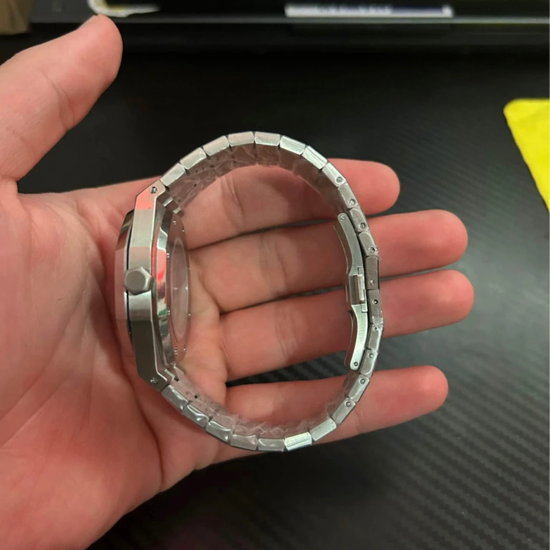 Silverfärgad klocka med blå urtavla - 2