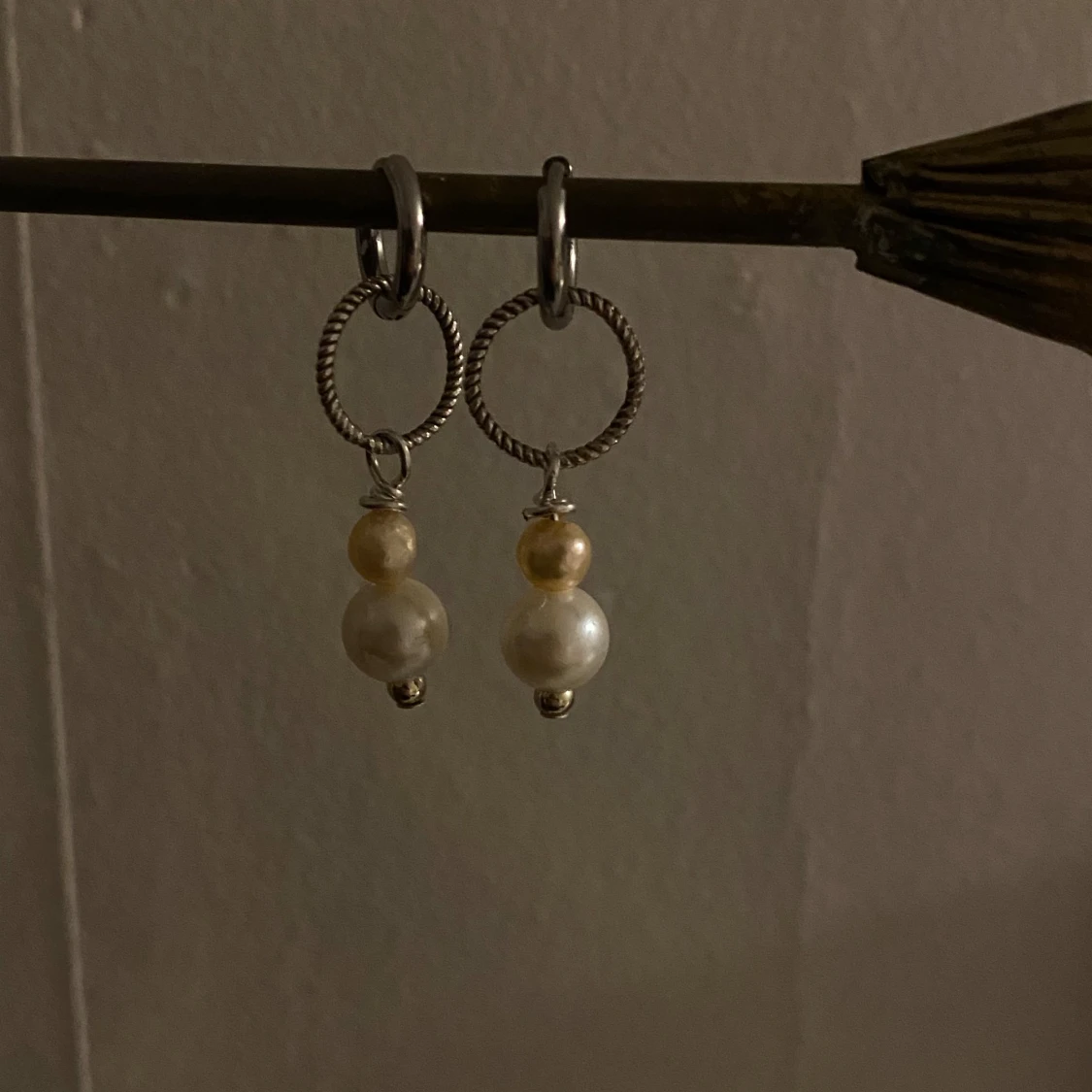 Silverörhängen med pärlor - 1