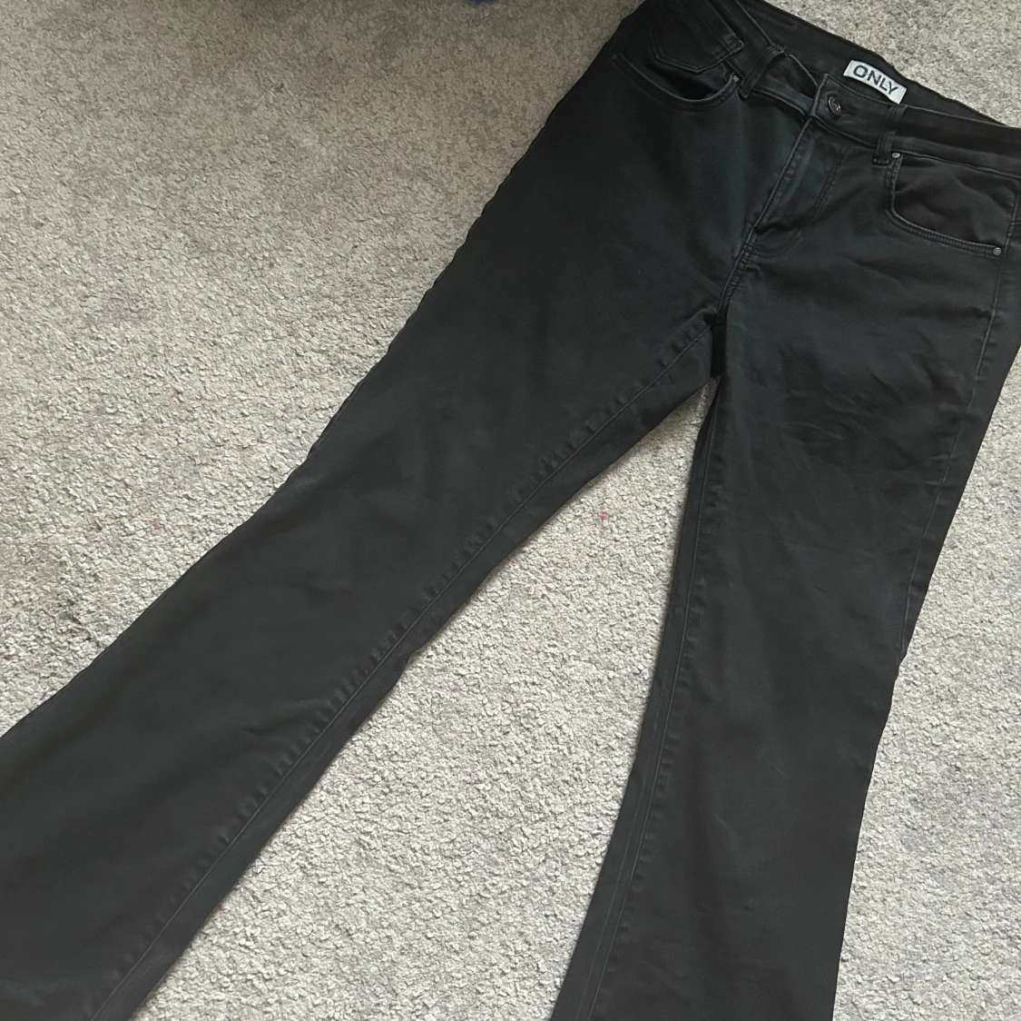 Svarta bootcut jeans från ONLY - 1