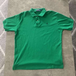 Ralph lauren pike - Grön piké, classic men ändå något som sticker ut. Ganska stor i storlek. Äkta