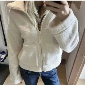 Teddyjacka HM - Säljer en teddyjacka från HM storlek S