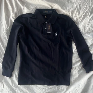 Ralph Lauren pike - 10/10                                                                                Stilren Ralph lauren pike, perfekt nu när det är varmare väder☀️ Pris kan diskuteras  Hör av dig vid frågor