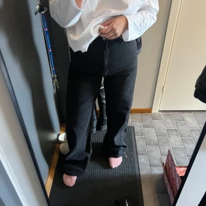 Levis high loose - Passar mig som har storlek S, är 160cm!