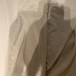 Tre fina yoga pants från Gina Tricot - Säljer tre yoga pants från Gina Tricot i storlek 146/152. En i svart och en i vit och en i märkblå. De är i bra skick o om ni vill ga bilder på eller flera bilder skriv privat❤️