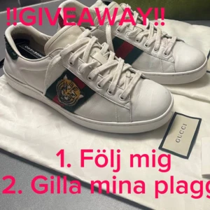 Giv3 away!! - Steg 1. Följ mig 2. Lika mina plagg! Dela min senaste annons för större chans till vinst! Vinnaren dras fredag 11 april💛 skriv klar när ni är klara