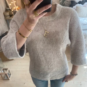 Tröja - SUPER snygg tröja!! I super fint material och kvalitet ❣️❣️