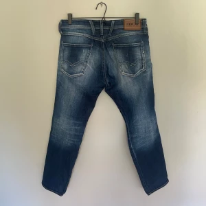 Replay Jeans - Replay Jeans i modellen anbass, passar dock mer som straight fit | Storlek: 33/32 | Skick: Mycket fint | Pris: 349kr | Hör av dig vid frågor eller för fler bilder om du är intresserad👏