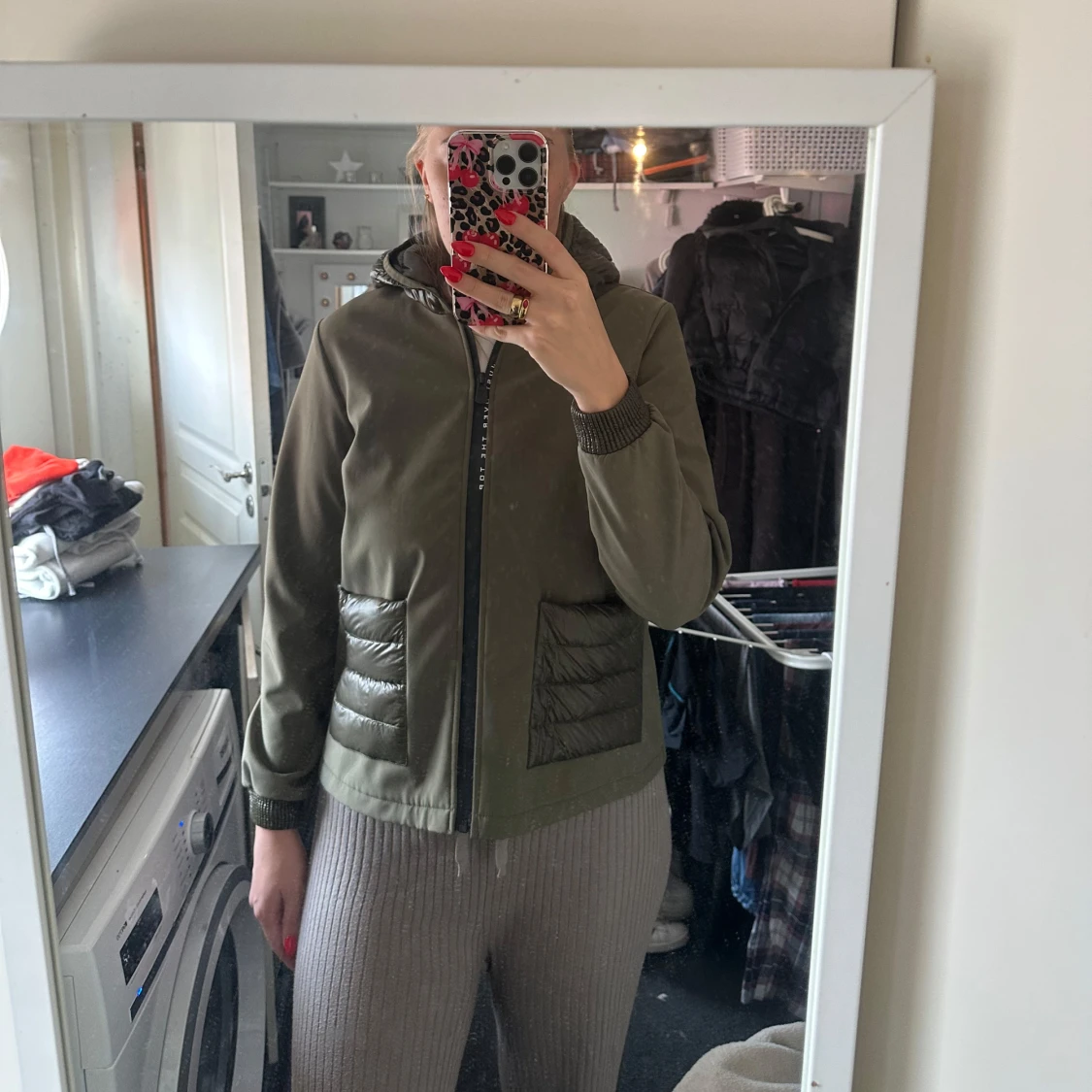 Olivgrön regnjacka från JOTT - 4