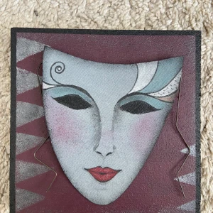 Två unika tavlor - Tredimensionella tavlor i akvarell, textil och ståltråd. Målad på trä (inte papper).  Konstnär: Gunilla Friman Tavlorna i nyskick.  Hål för upphängning finns. Säljes i par eller styck, välj själv. Båda för 800:- eller 500:-/st. 