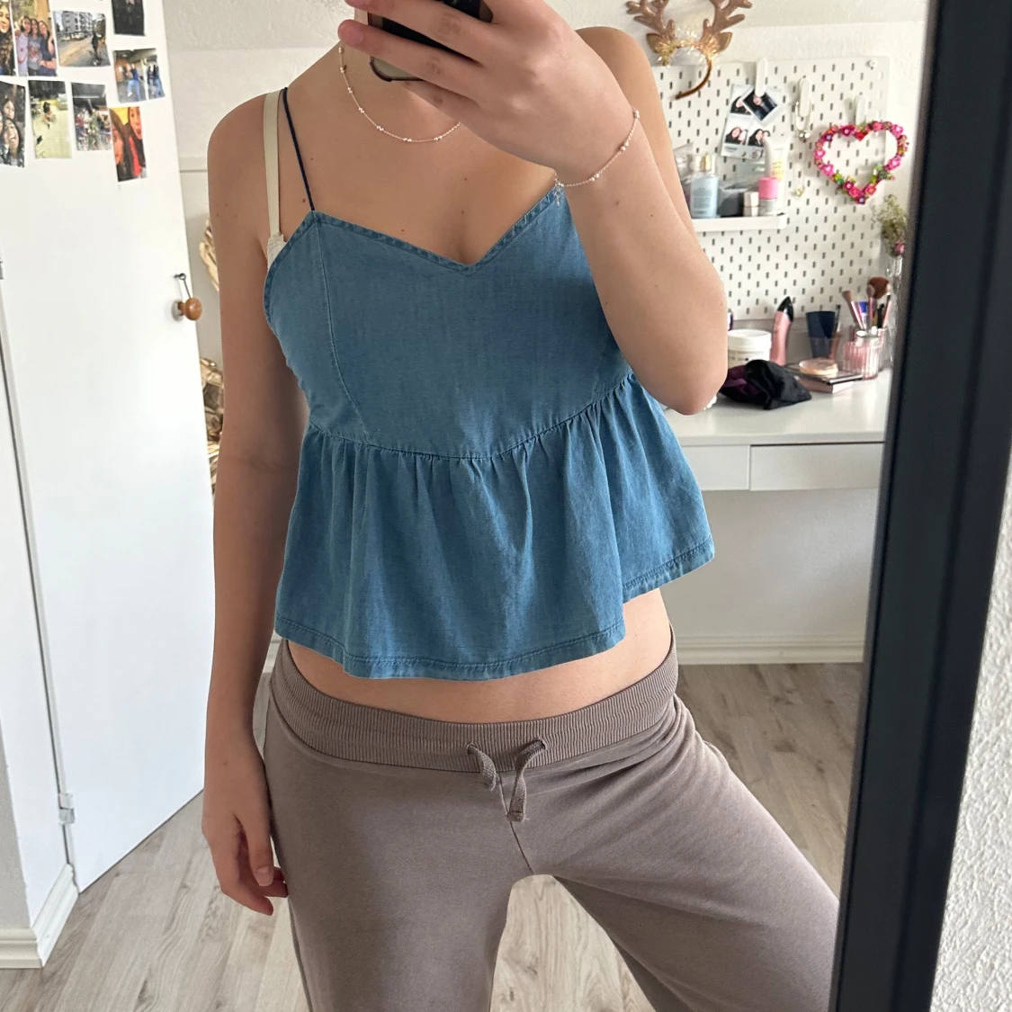 Blå jeans-linnetopp med tunna axelband