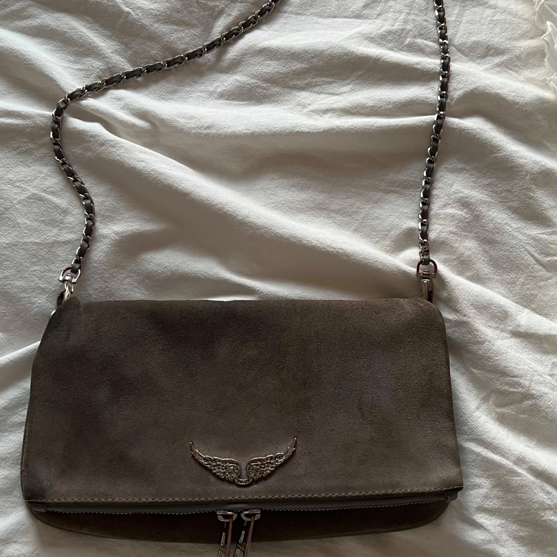 Grå axelväska i mocka från Zadig & Voltaire