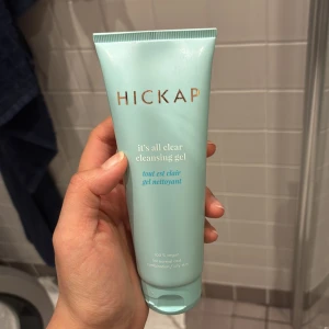 hickap rengöring  - ungefär hälften kvar, inga defekter, funkar ej på min hud. org. pris 139kr