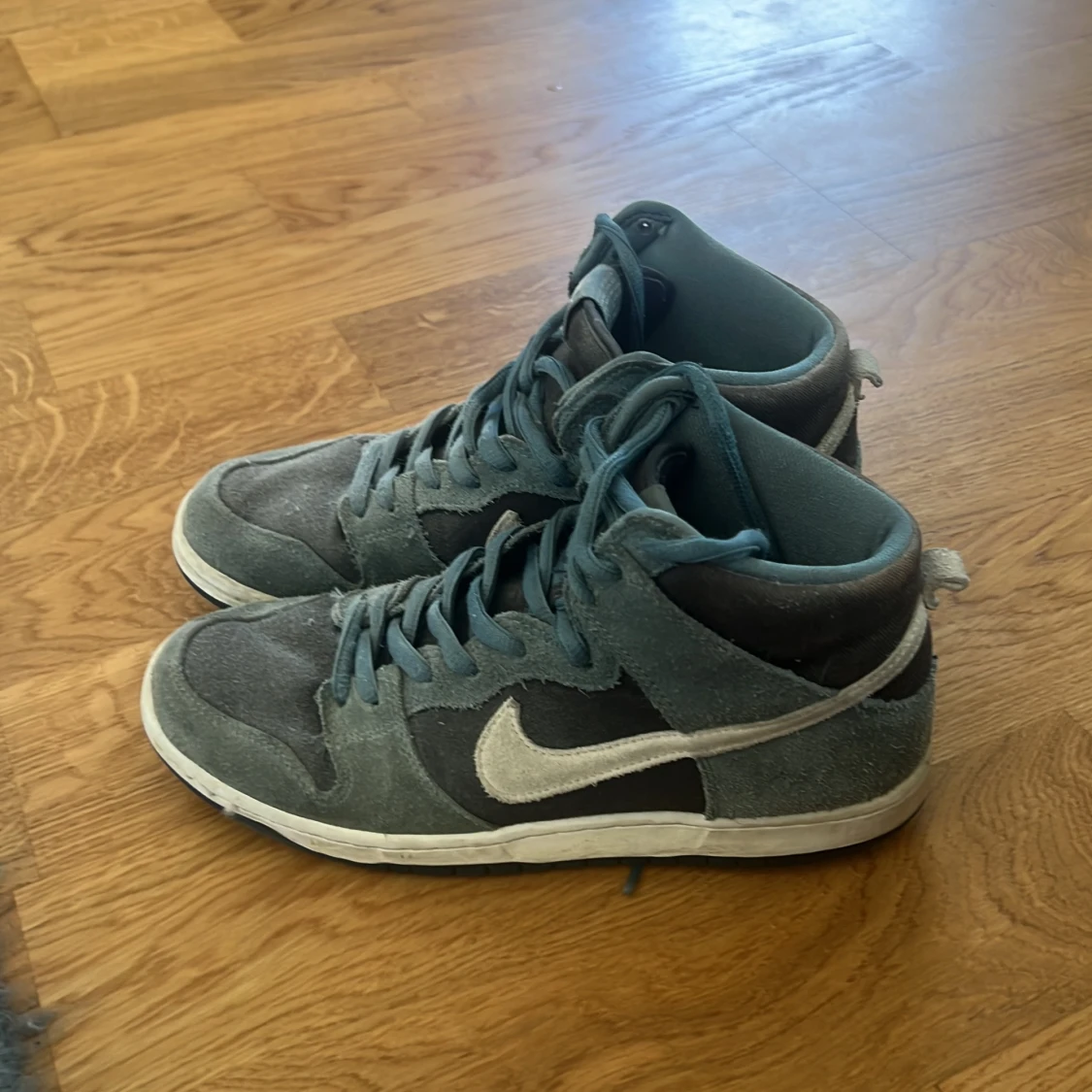 Nike SB Dunk High sneakers i blå grön mocka  - 2