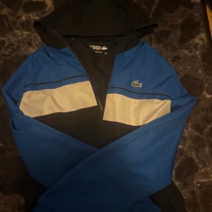 Lacoste dress - Lacoste dress. Storlek S/M på jacka och M på byxa. 